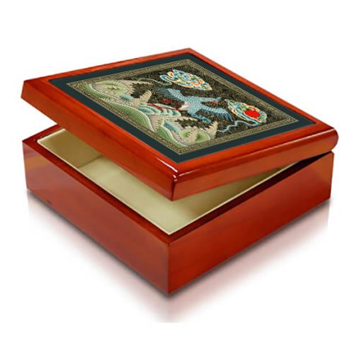  Wooden box with artistic Chinese pattern